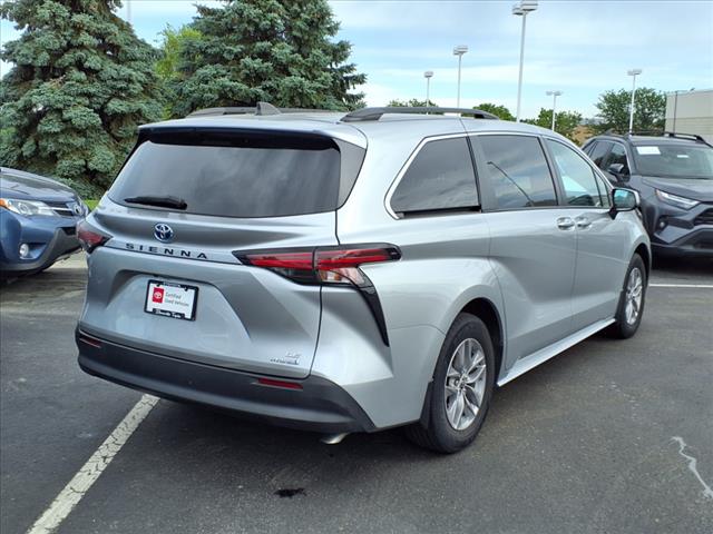 2022 Toyota Sienna LE