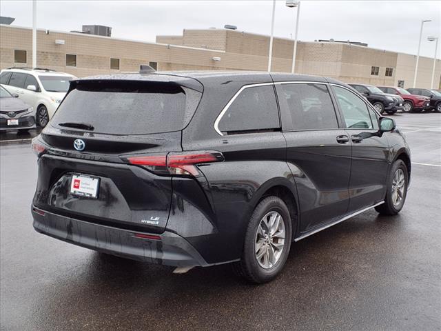 2022 Toyota Sienna LE
