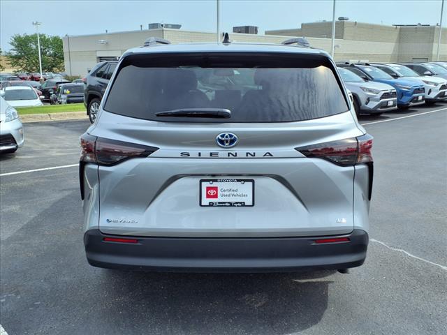 2025 Toyota Sienna LE