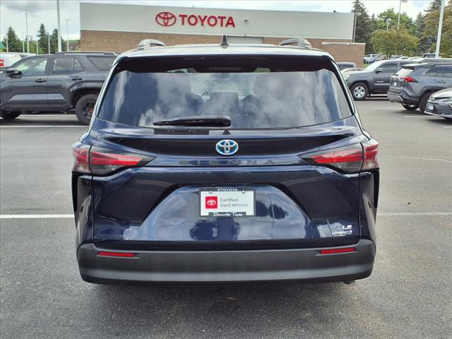 2022 Toyota Sienna LE