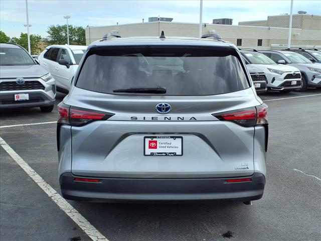 2022 Toyota Sienna LE
