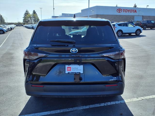 2023 Toyota Sienna LE