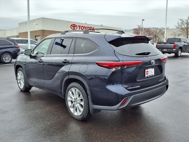 2022 Toyota Highlander LIMITED