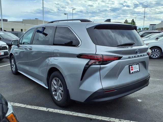 2022 Toyota Sienna LE
