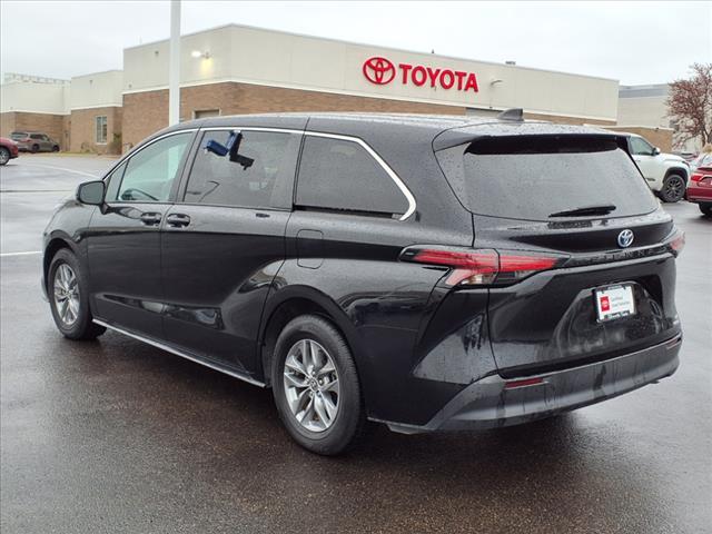 2022 Toyota Sienna LE