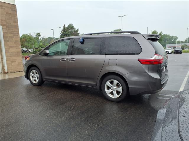 2017 Toyota Sienna LE
