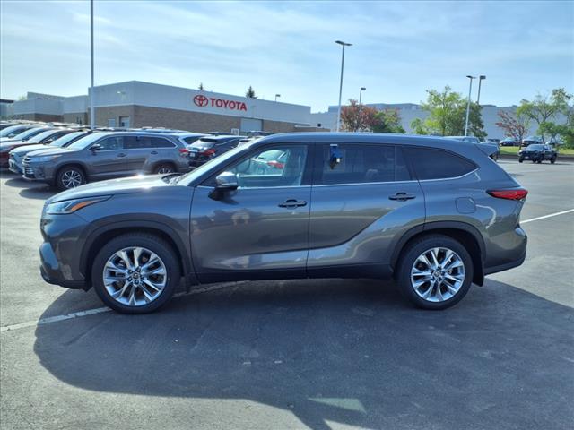 2022 Toyota Highlander LIMITED