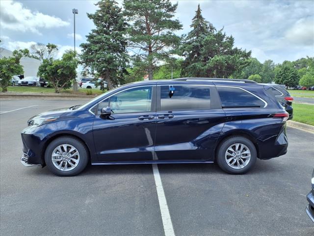 2022 Toyota Sienna LE