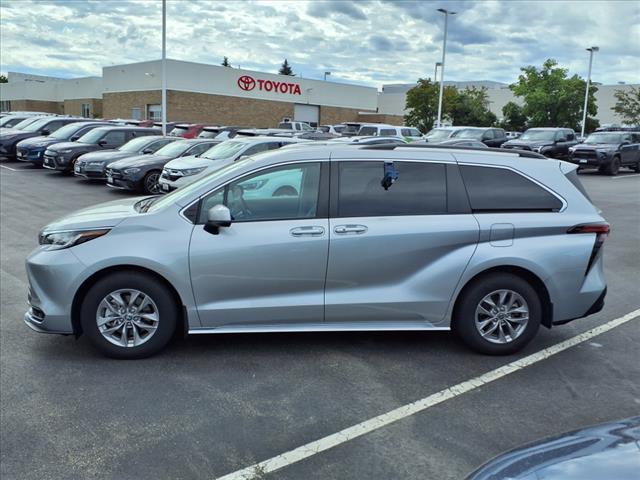 2022 Toyota Sienna LE