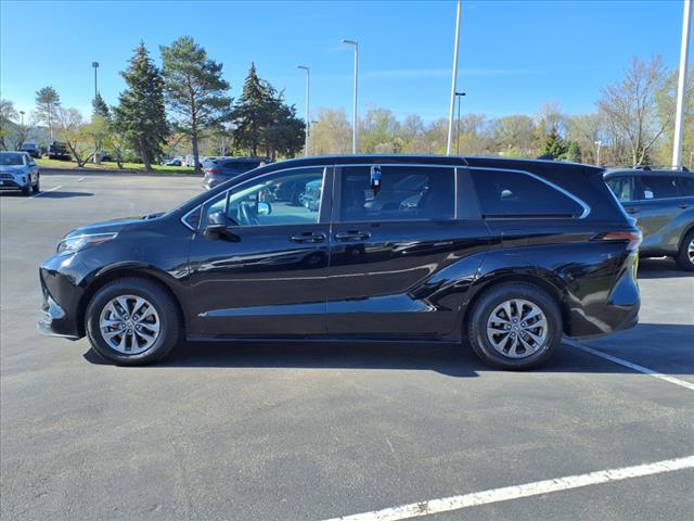 2023 Toyota Sienna LE
