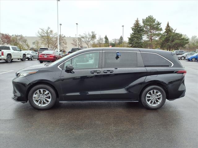 2022 Toyota Sienna LE