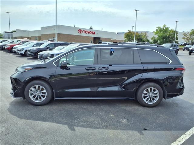 2022 Toyota Sienna LE