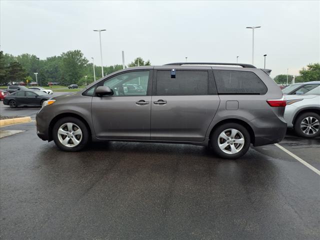 2017 Toyota Sienna LE