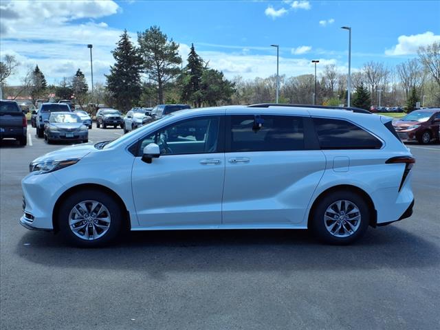 2022 Toyota Sienna XLE