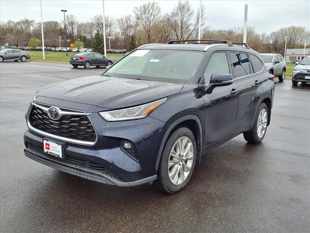 2022 Toyota Highlander LIMITED