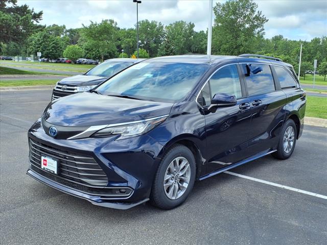 2022 Toyota Sienna LE