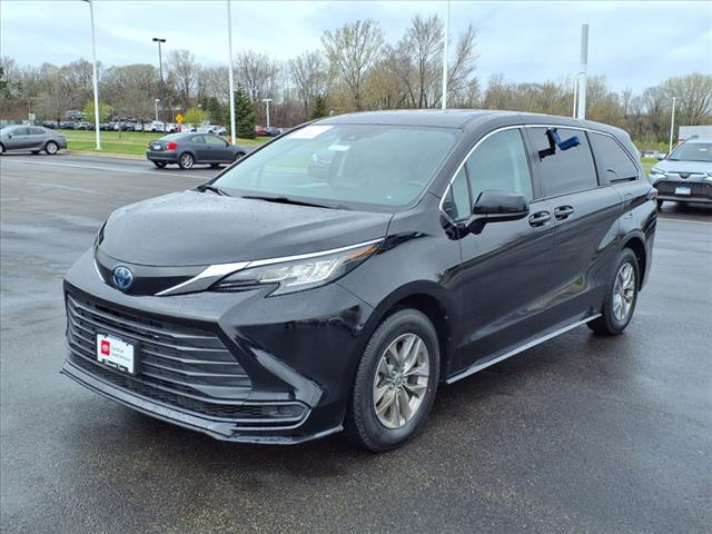 2023 Toyota Sienna LE