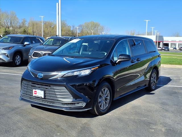 2023 Toyota Sienna LE