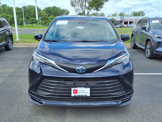2022 Toyota Sienna LE