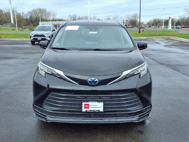 2023 Toyota Sienna LE