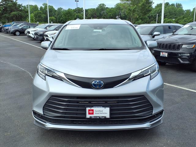 2022 Toyota Sienna LE