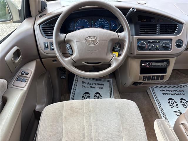 2003 Toyota Sienna LE Minivan 4D