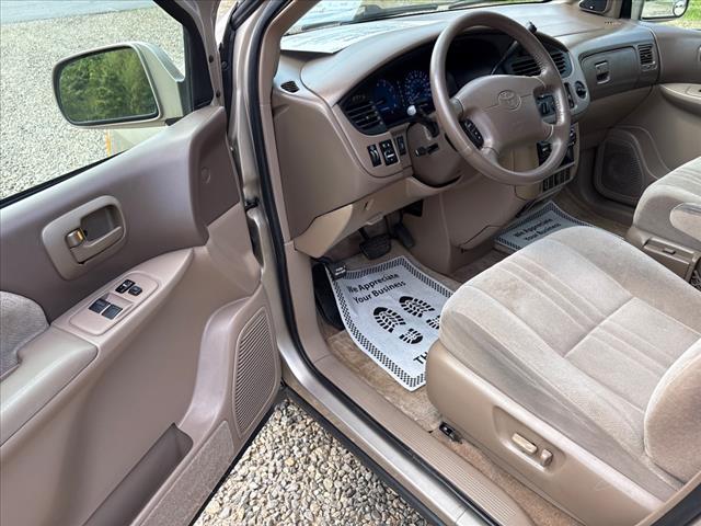2003 Toyota Sienna LE Minivan 4D