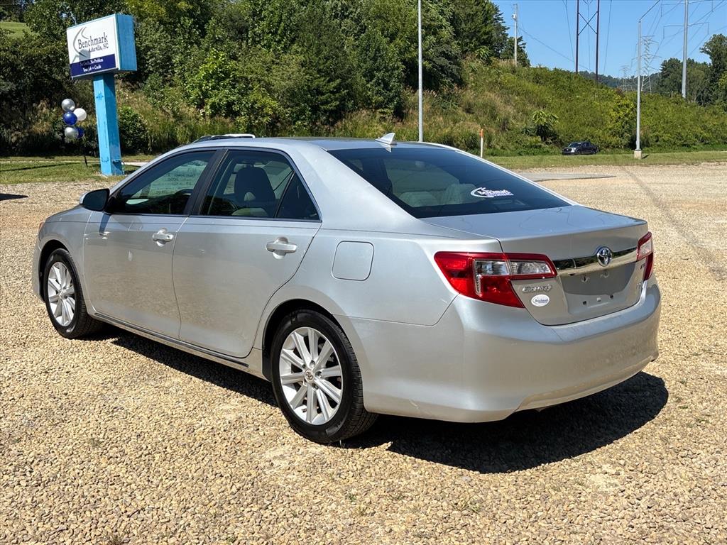 2013 Toyota Camry XLE Hybrid - Photo 11