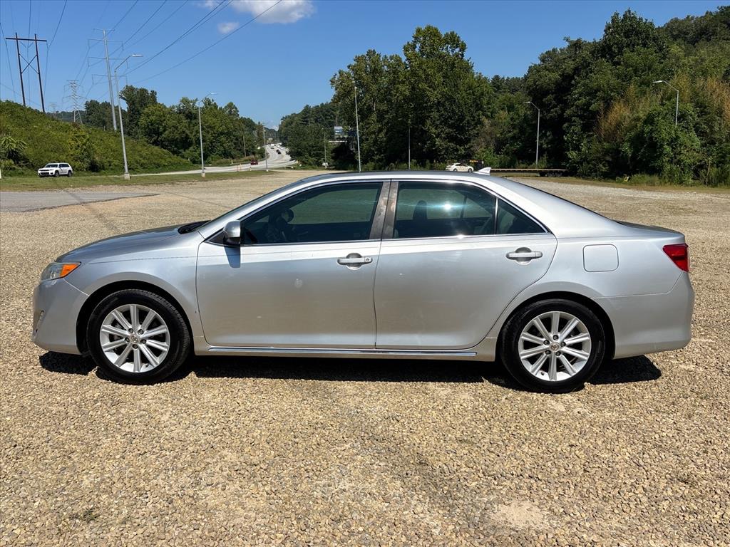 2013 Toyota Camry XLE Hybrid - Photo 12