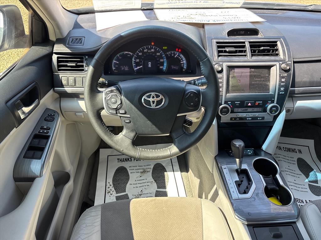 2013 Toyota Camry XLE Hybrid - Photo 13