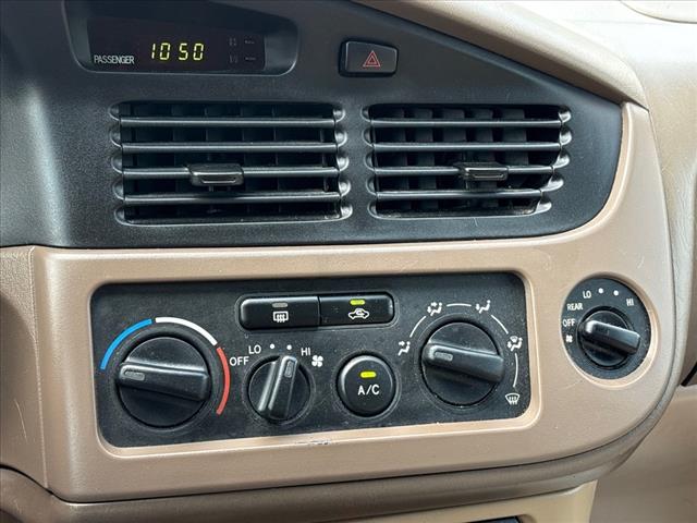 2003 Toyota Sienna LE Minivan 4D