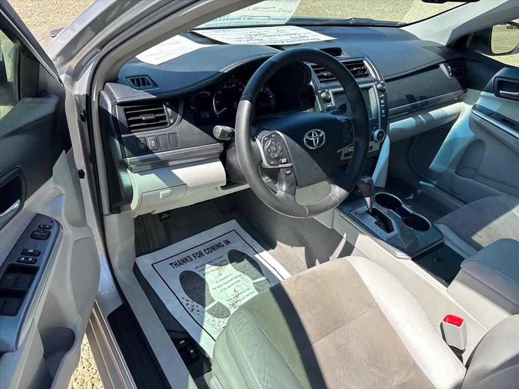 2013 Toyota Camry XLE Hybrid - Photo 14