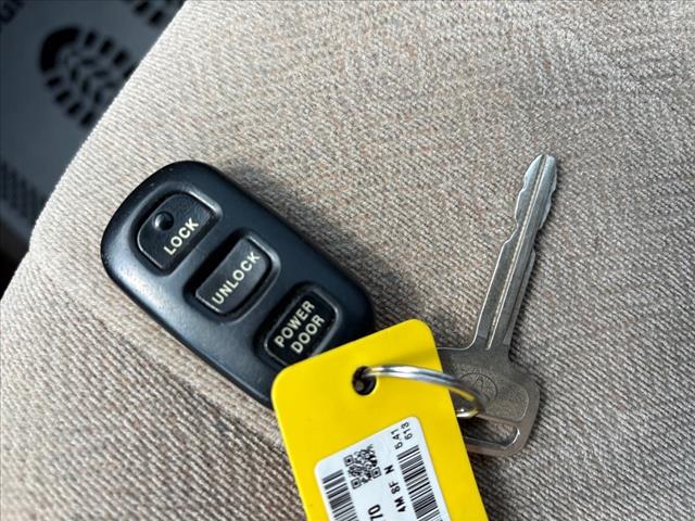 2003 Toyota Sienna LE Minivan 4D