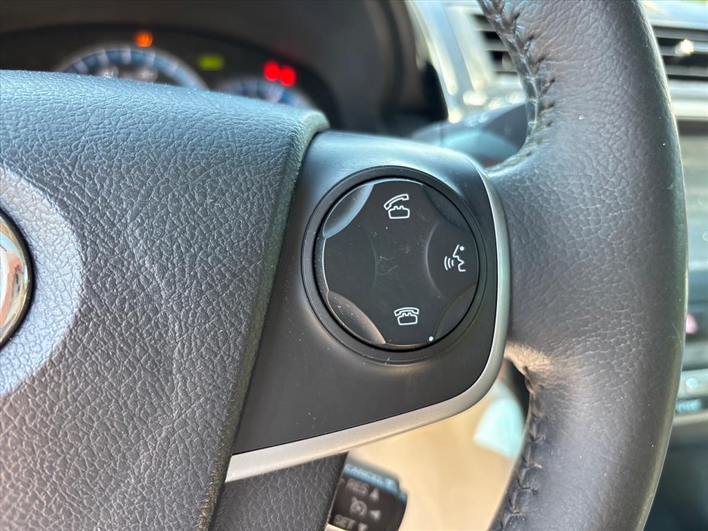 2013 Toyota Camry XLE Hybrid - Photo 16