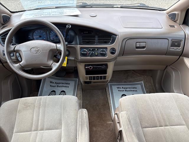 2003 Toyota Sienna LE Minivan 4D