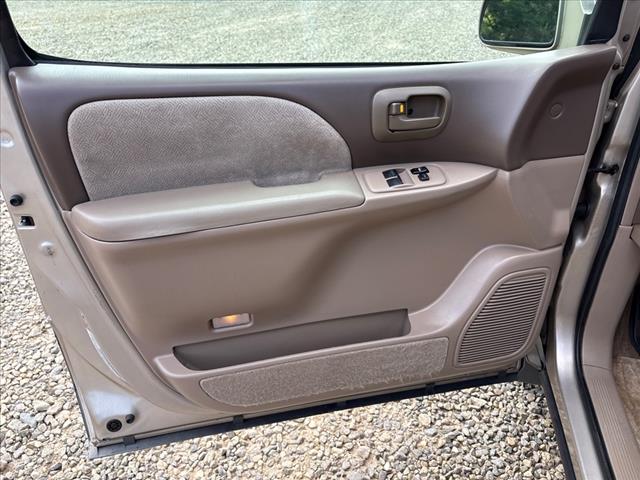 2003 Toyota Sienna LE Minivan 4D
