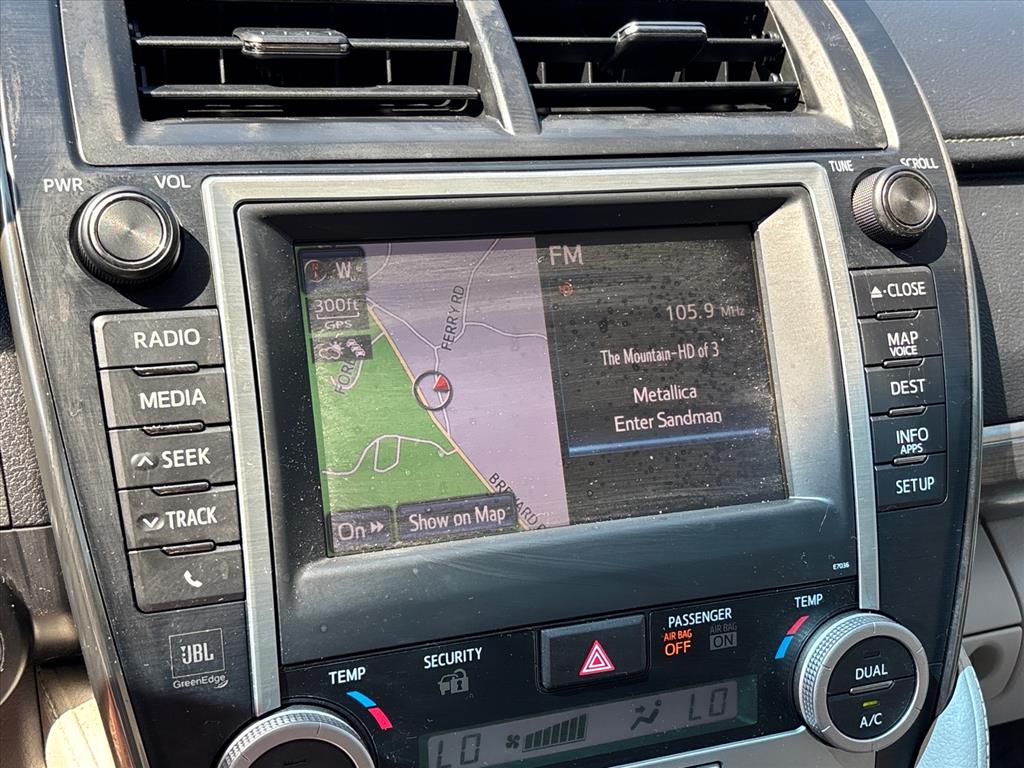 2013 Toyota Camry XLE Hybrid - Photo 18