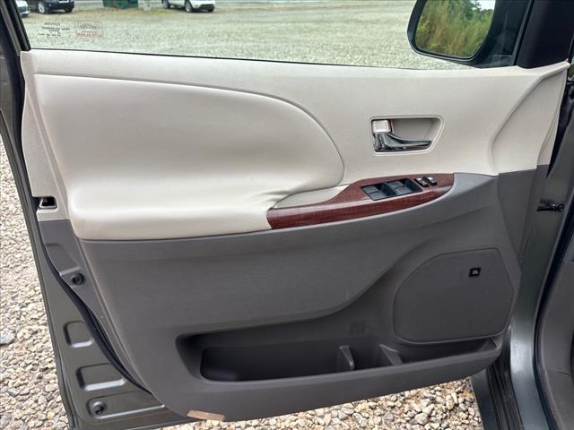 2011 Toyota Sienna XLE Minivan 4D