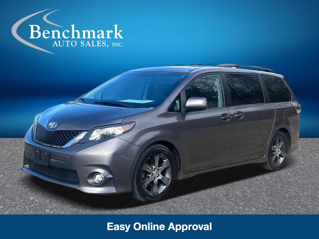 2012 Toyota Sienna SE's photo