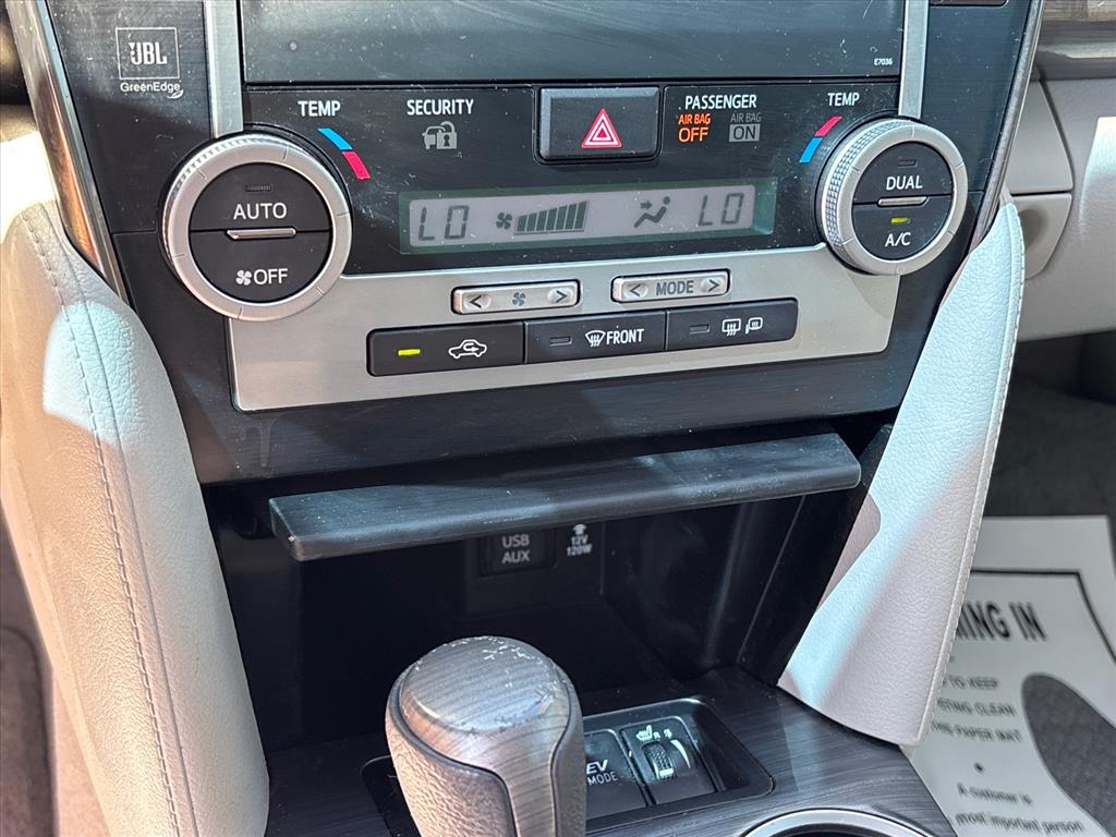 2013 Toyota Camry XLE Hybrid - Photo 20