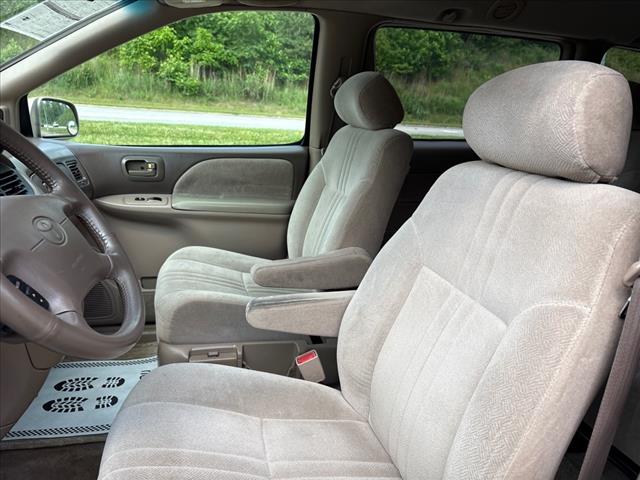 2003 Toyota Sienna LE Minivan 4D