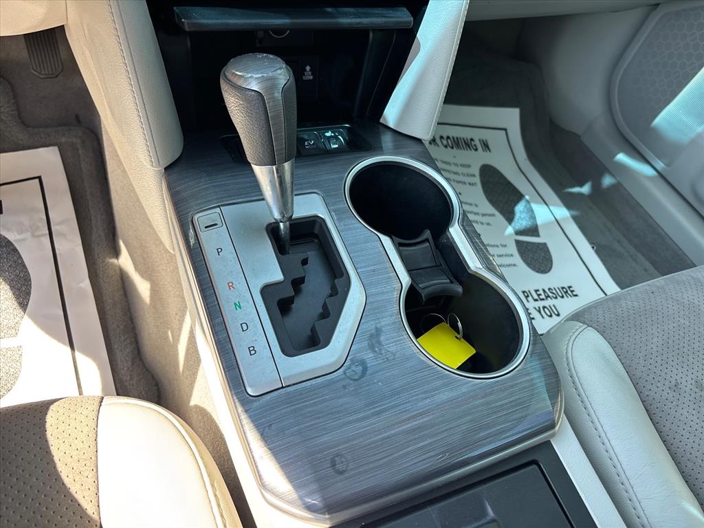 2013 Toyota Camry XLE Hybrid - Photo 21