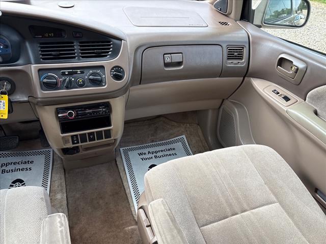 2003 Toyota Sienna LE Minivan 4D