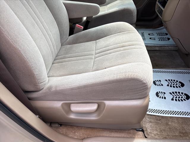 2003 Toyota Sienna LE Minivan 4D