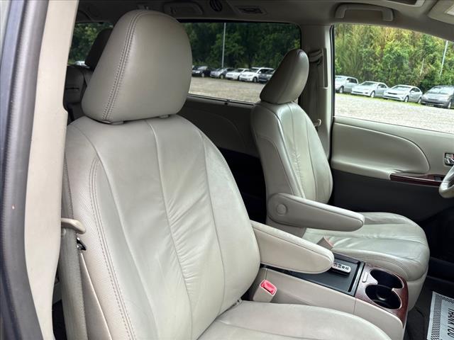 2011 Toyota Sienna XLE Minivan 4D