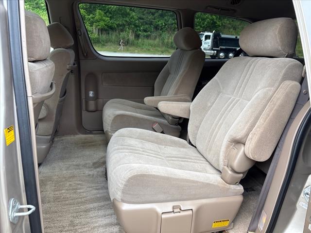 2003 Toyota Sienna LE Minivan 4D
