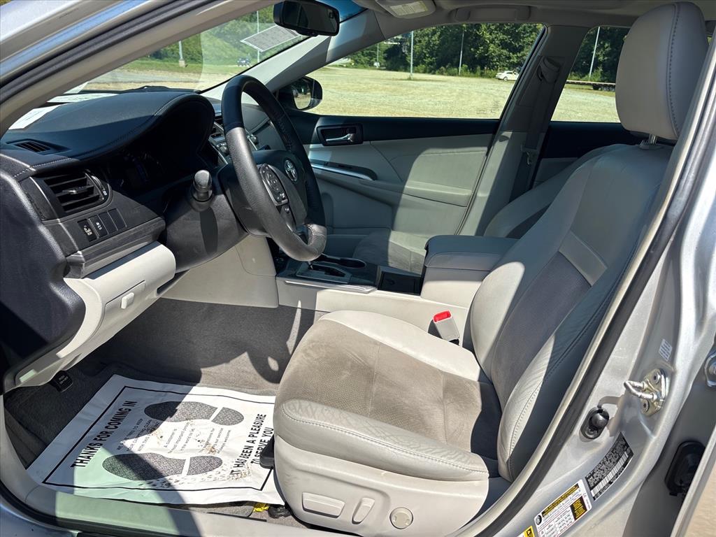 2013 Toyota Camry XLE Hybrid - Photo 27
