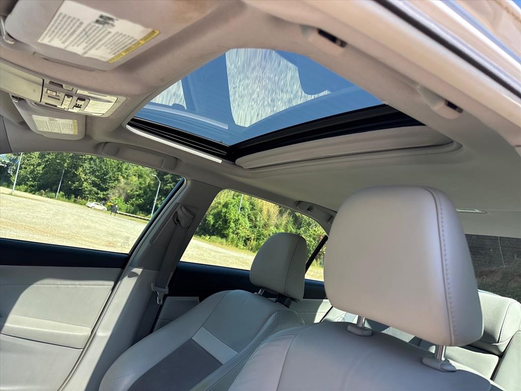 2013 Toyota Camry XLE Hybrid - Photo 28