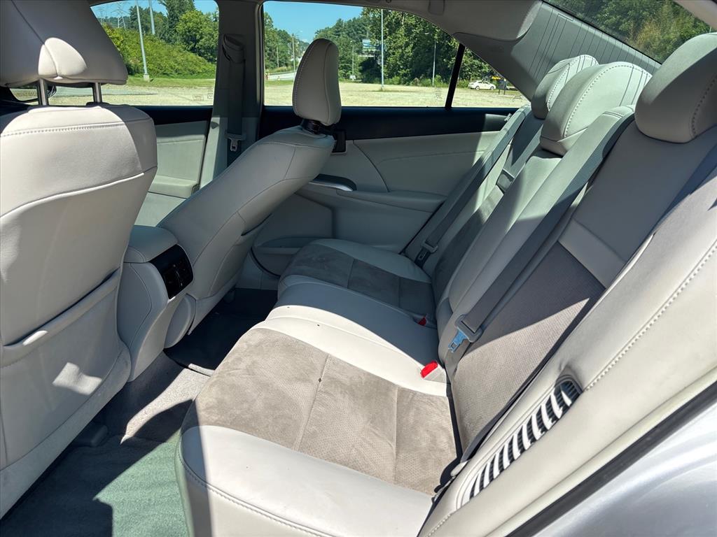 2013 Toyota Camry XLE Hybrid - Photo 29