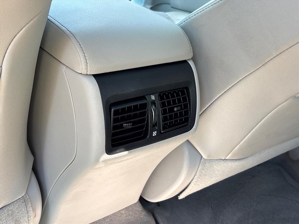 2013 Toyota Camry XLE Hybrid - Photo 30